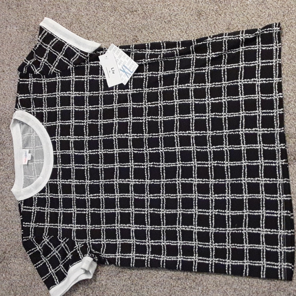 LuLaRoe Liv Tee NWT